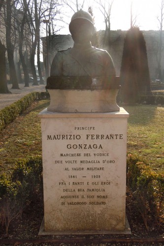 683px-Mantova_-_Monumento_a_Maurizio_Ferrante_Gonzaga.jpg