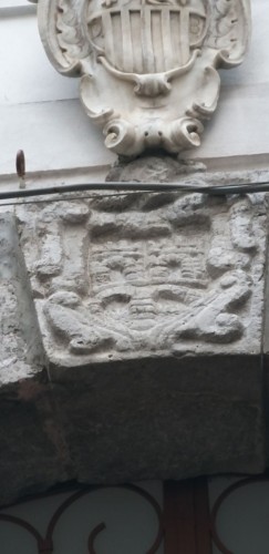 Stemma Casa Napoli 1.jpeg