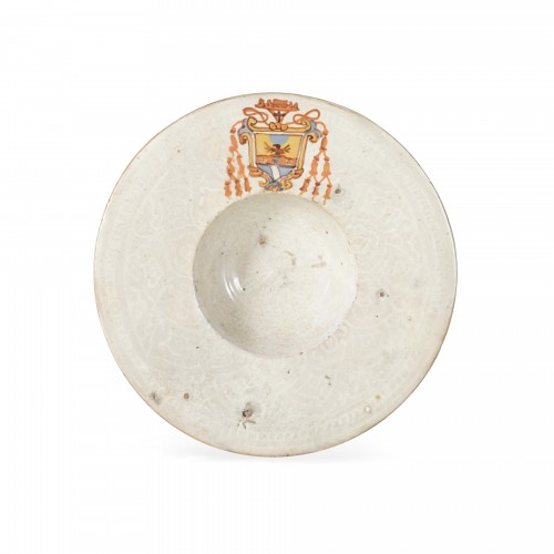 Piatto stemma Prelato 17.4.2026 - Foto 1.jpg (490.31 KiB) Osservato 156 volte Piatto stemma Prelato 17.4.2026 - Foto 1.jpg